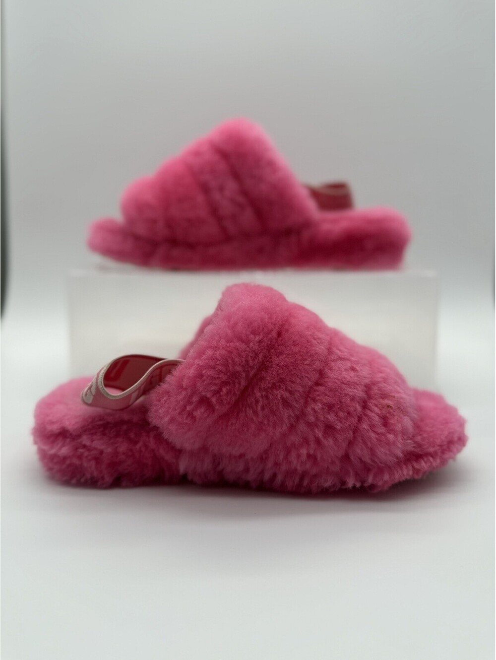 UGG Open Toe Fluffy Slippers size 7 S/N 1095119, in Magenta